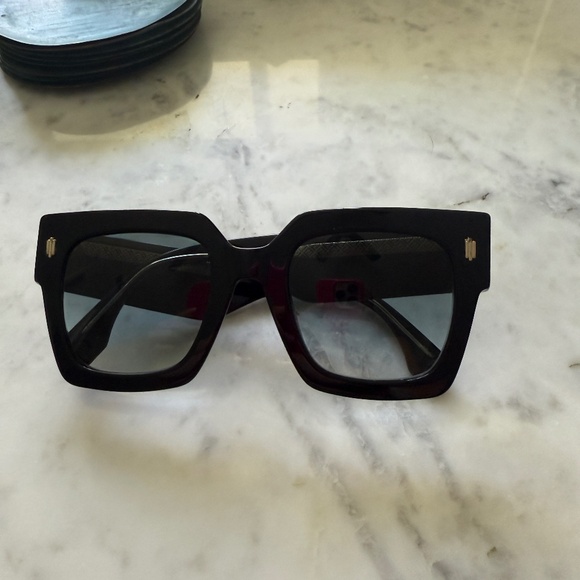 Fendi sunglasses - Picture 1 of 7